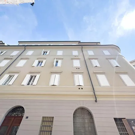 Slataper 11 Tirabora Short Rent, Con Parcheggio Privato Διαμέρισμα *